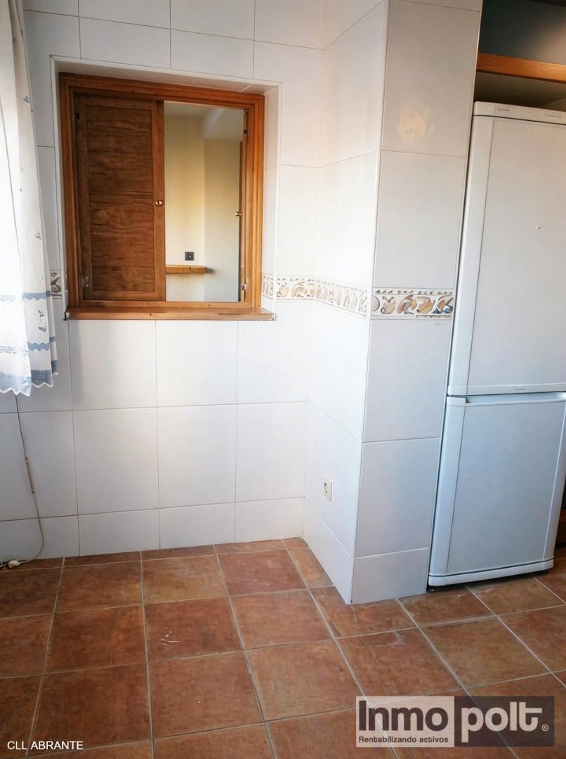 3 slaapkamer Flat te koop in Madrid stad - € 260.000 (Ref: 9715398)