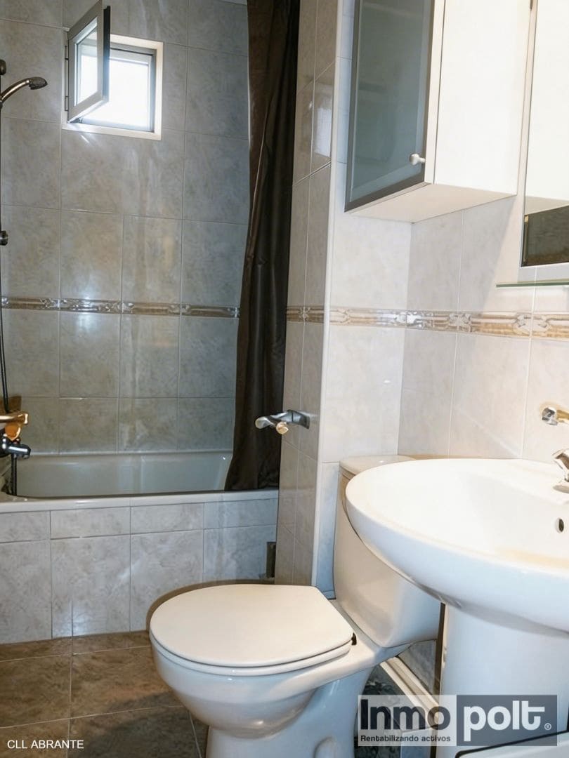 3 slaapkamer Flat te koop in Madrid stad - € 260.000 (Ref: 9715398)