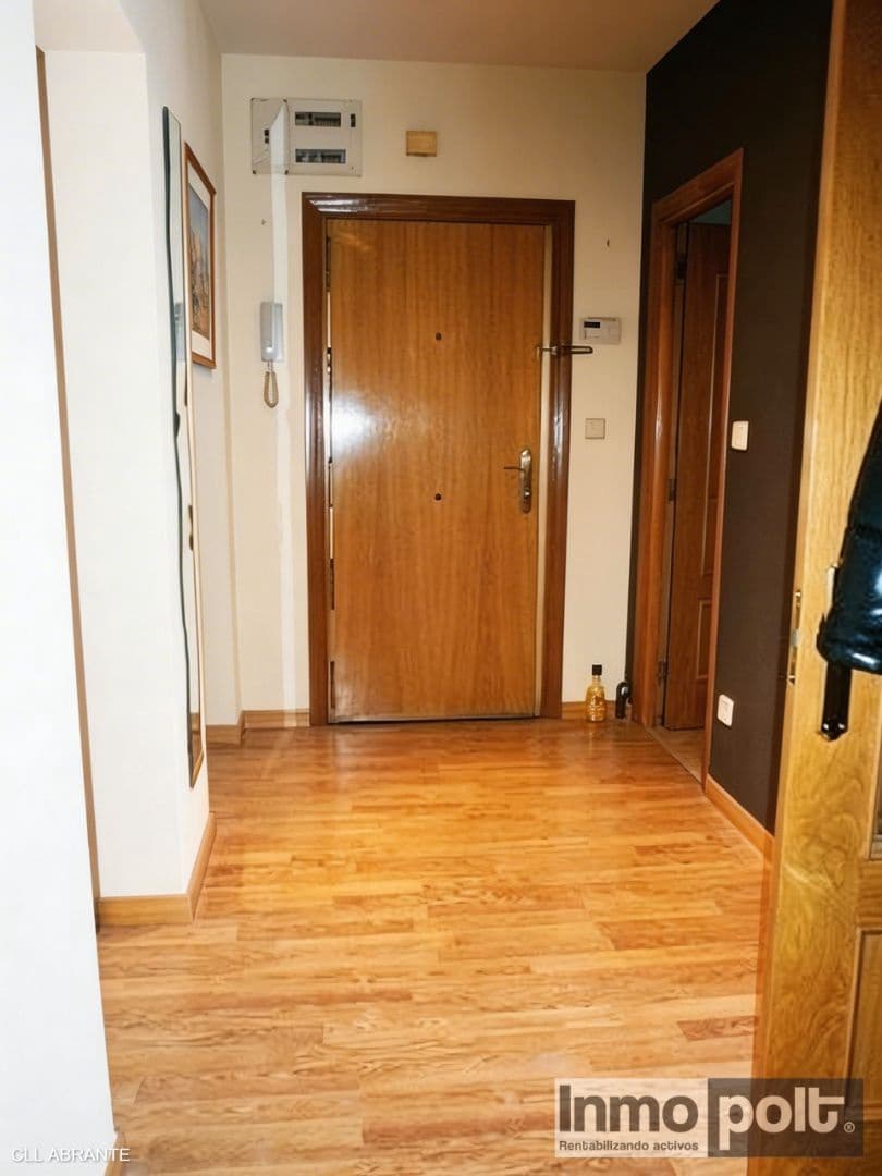 3 slaapkamer Flat te koop in Madrid stad - € 260.000 (Ref: 9715398)