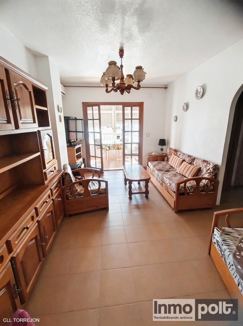 Appartement de 2 chambres à louer à Torrevieja - 700 € (Ref: 9723460)