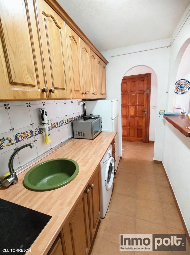 Appartement de 2 chambres à louer à Torrevieja - 700 € (Ref: 9723460)