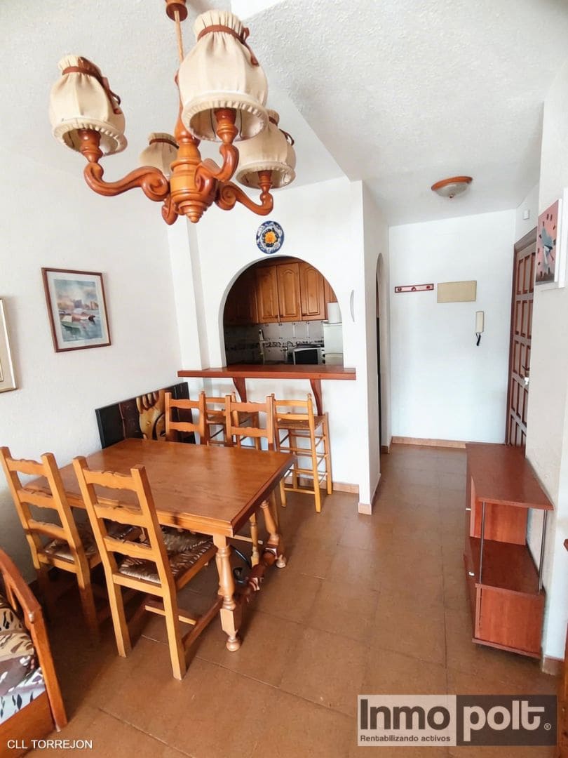 Appartement de 2 chambres à louer à Torrevieja - 700 € (Ref: 9723460)