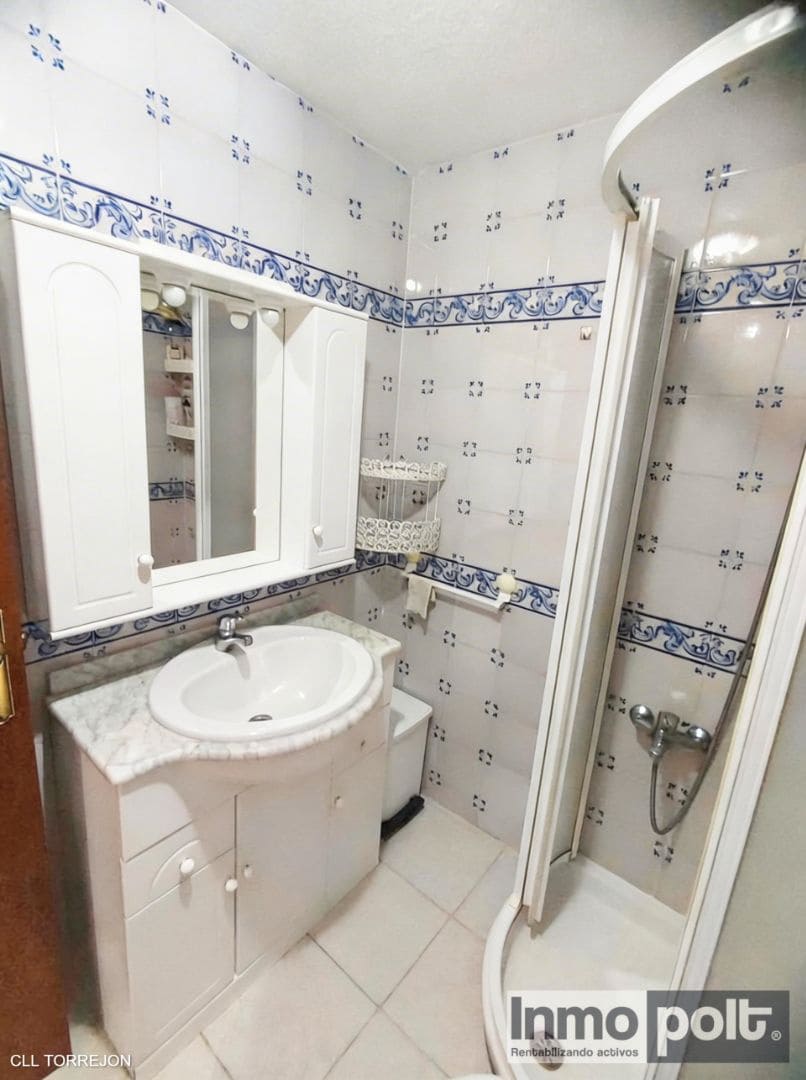 Appartement de 2 chambres à louer à Torrevieja - 700 € (Ref: 9723460)