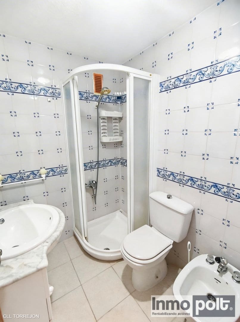 Appartement de 2 chambres à louer à Torrevieja - 700 € (Ref: 9723460)