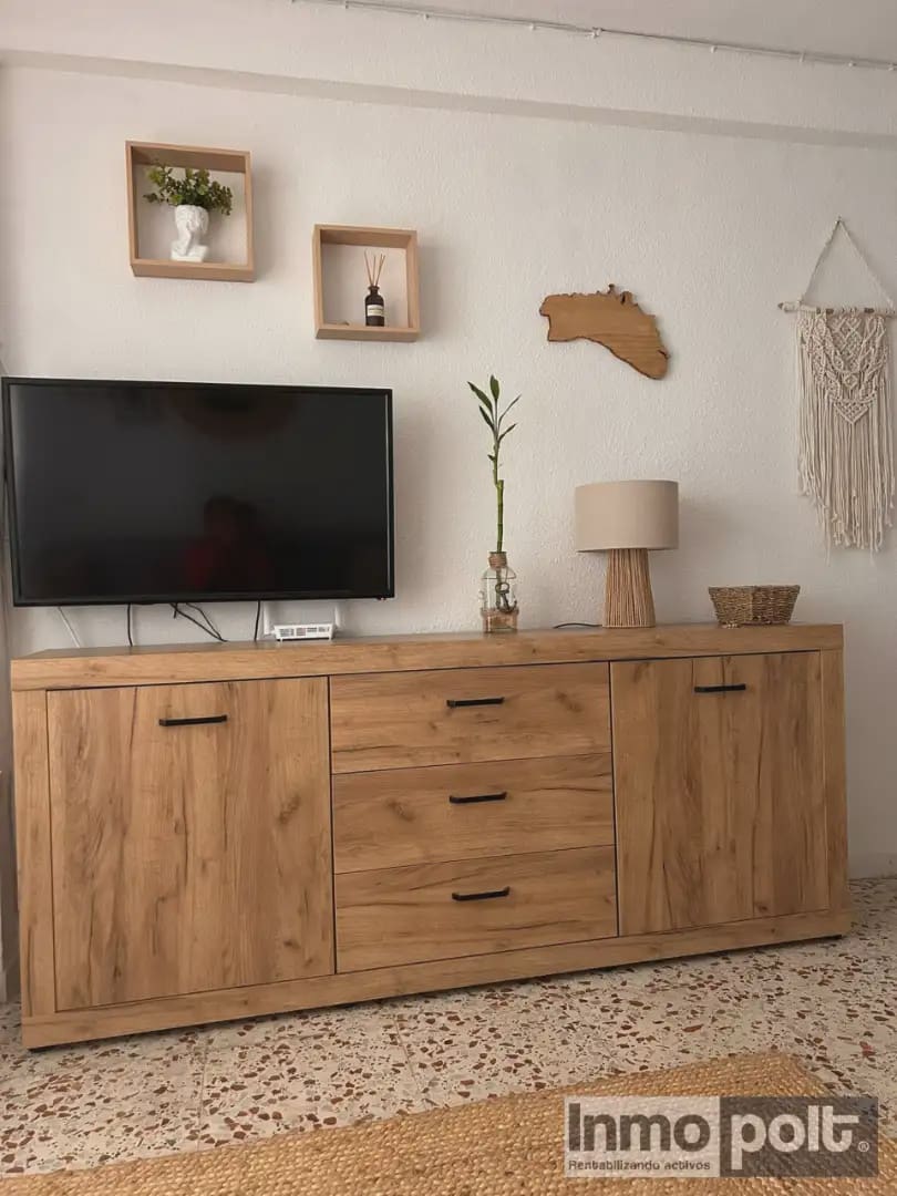 2 slaapkamer Strandappartement te huur in Torrevieja - € 750 (Ref: 9786782)