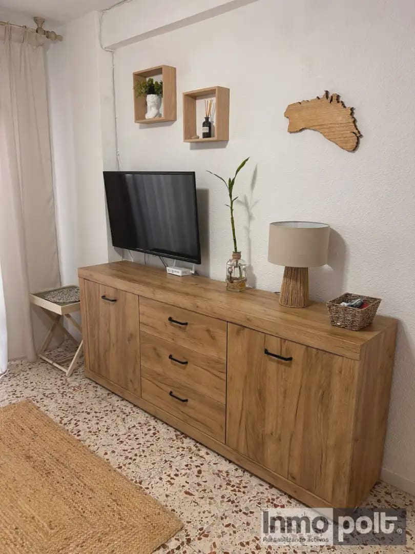 2 slaapkamer Strandappartement te huur in Torrevieja - € 750 (Ref: 9786782)