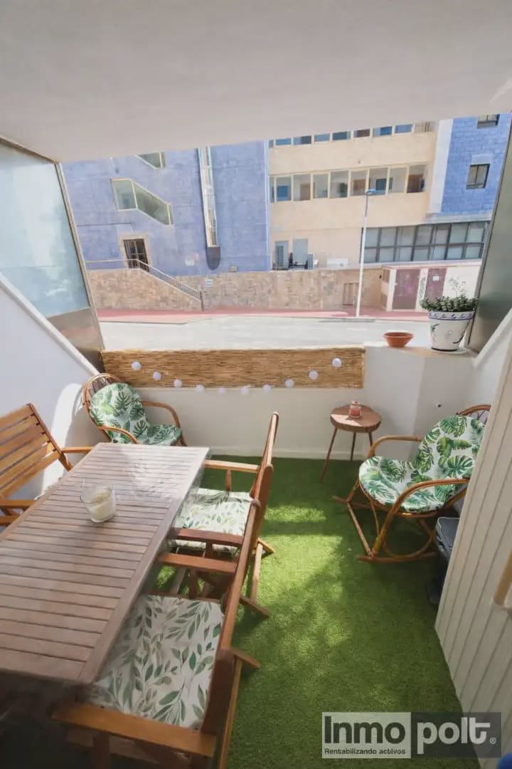 2 slaapkamer Strandappartement te huur in Torrevieja - € 750 (Ref: 9786782)