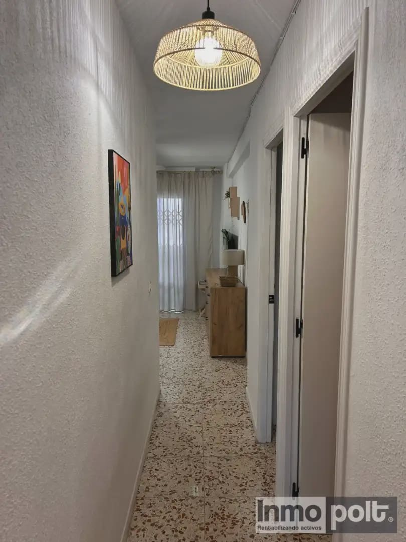 2 slaapkamer Strandappartement te huur in Torrevieja - € 750 (Ref: 9786782)