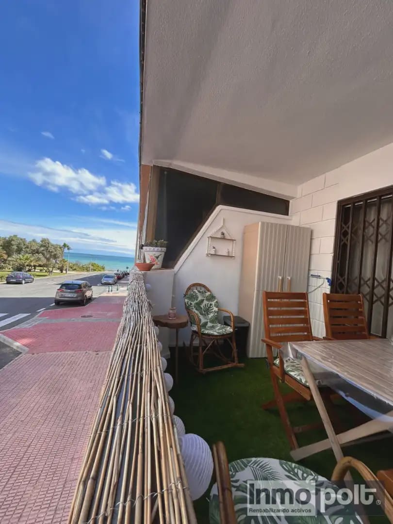 2 slaapkamer Strandappartement te huur in Torrevieja - € 750 (Ref: 9786782)