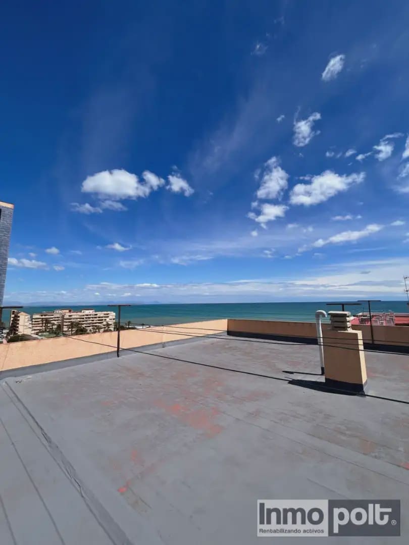 2 slaapkamer Strandappartement te huur in Torrevieja - € 750 (Ref: 9786782)