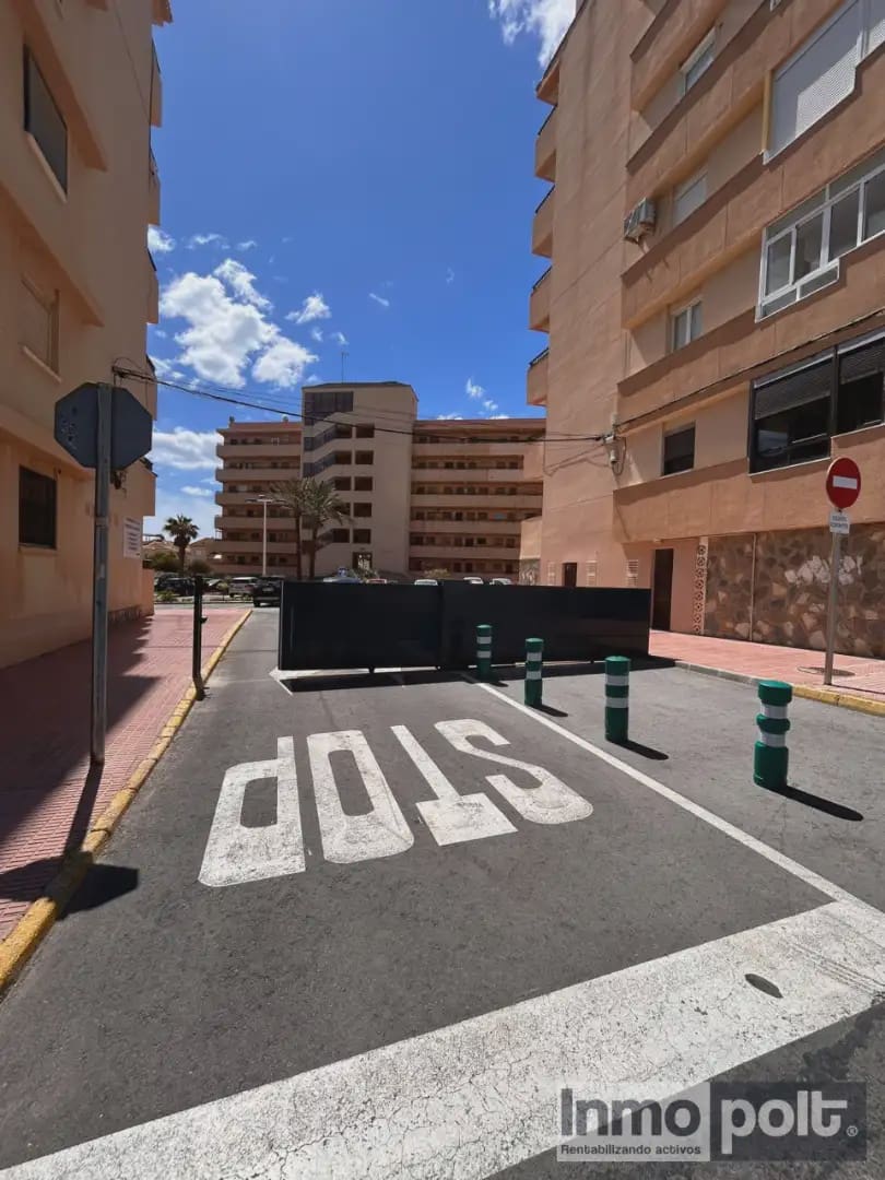 2 slaapkamer Strandappartement te huur in Torrevieja - € 750 (Ref: 9786782)