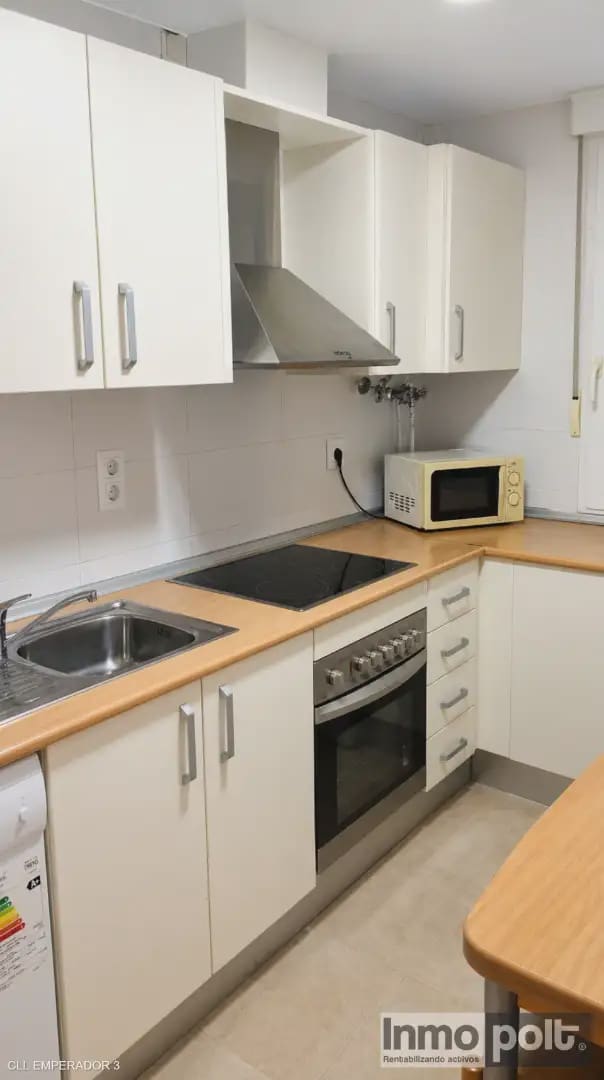 Piso de 2 habitaciones en La Torre Golf Resort en alquiler con piscina garaje - 620 € (Ref: 9814652)