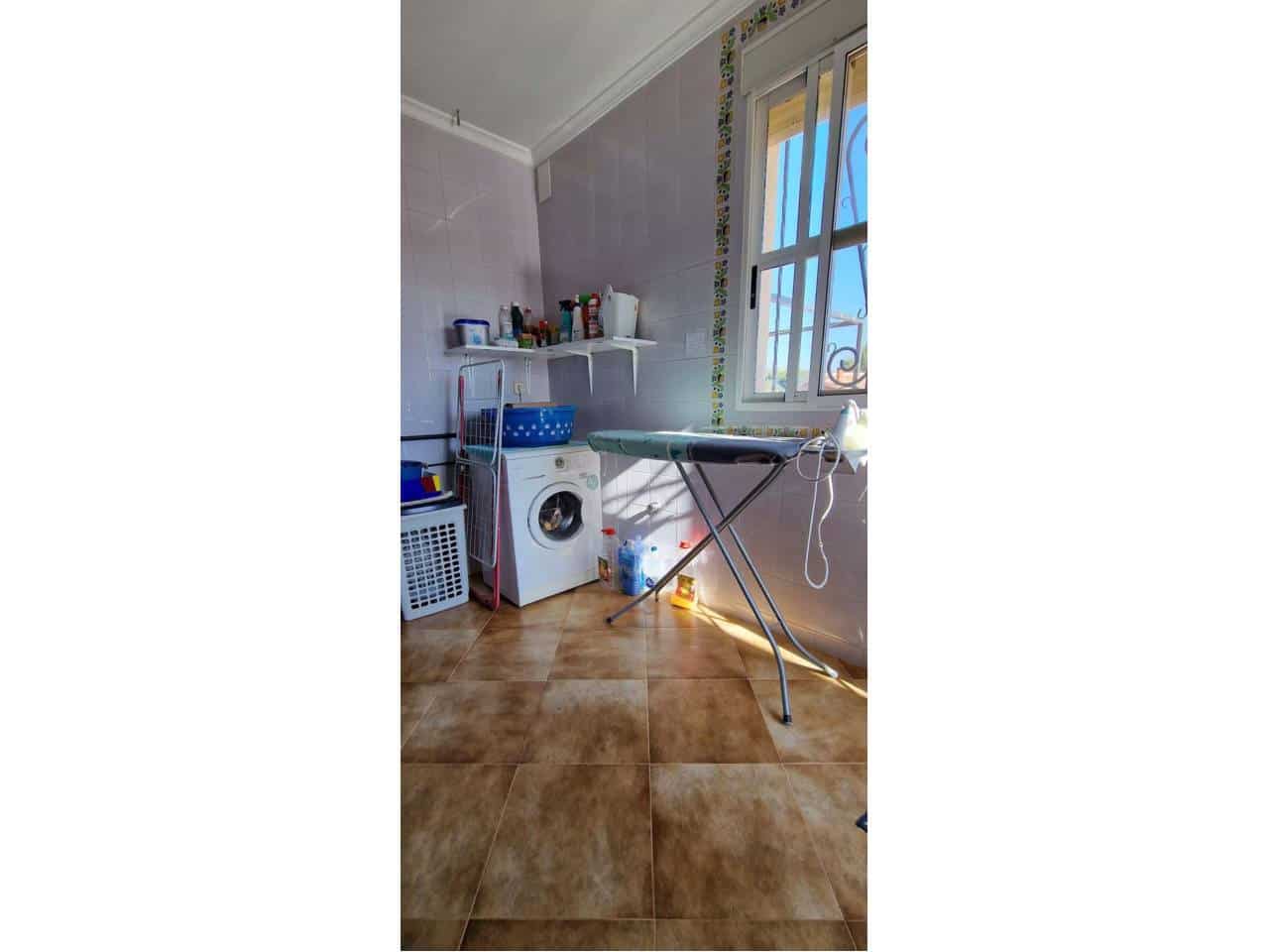 10 Zimmer Villa zu verkaufen in Totana mit Garage - 415.000 € (Ref: 9911379)