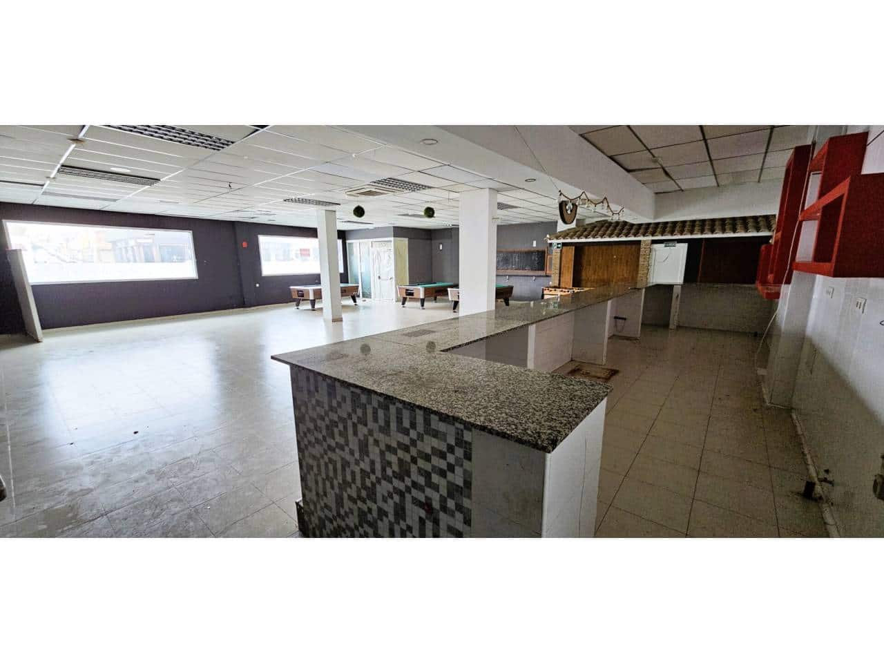 Comercial para venda em Totana com garagem - 240 000 € (Ref: 9911389)
