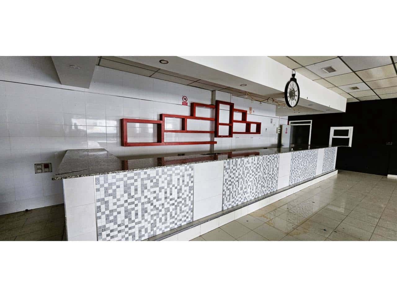 Comercial para venda em Totana com garagem - 240 000 € (Ref: 9911389)