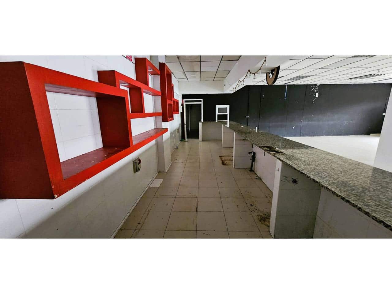 Comercial para venda em Totana com garagem - 240 000 € (Ref: 9911389)