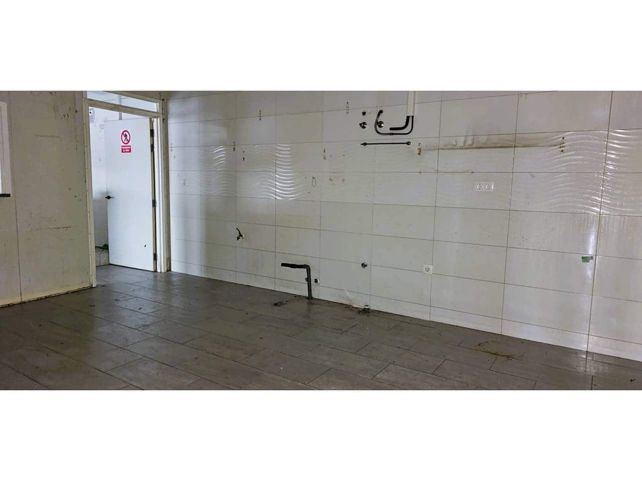 Comercial para venda em Totana com garagem - 240 000 € (Ref: 9911389)