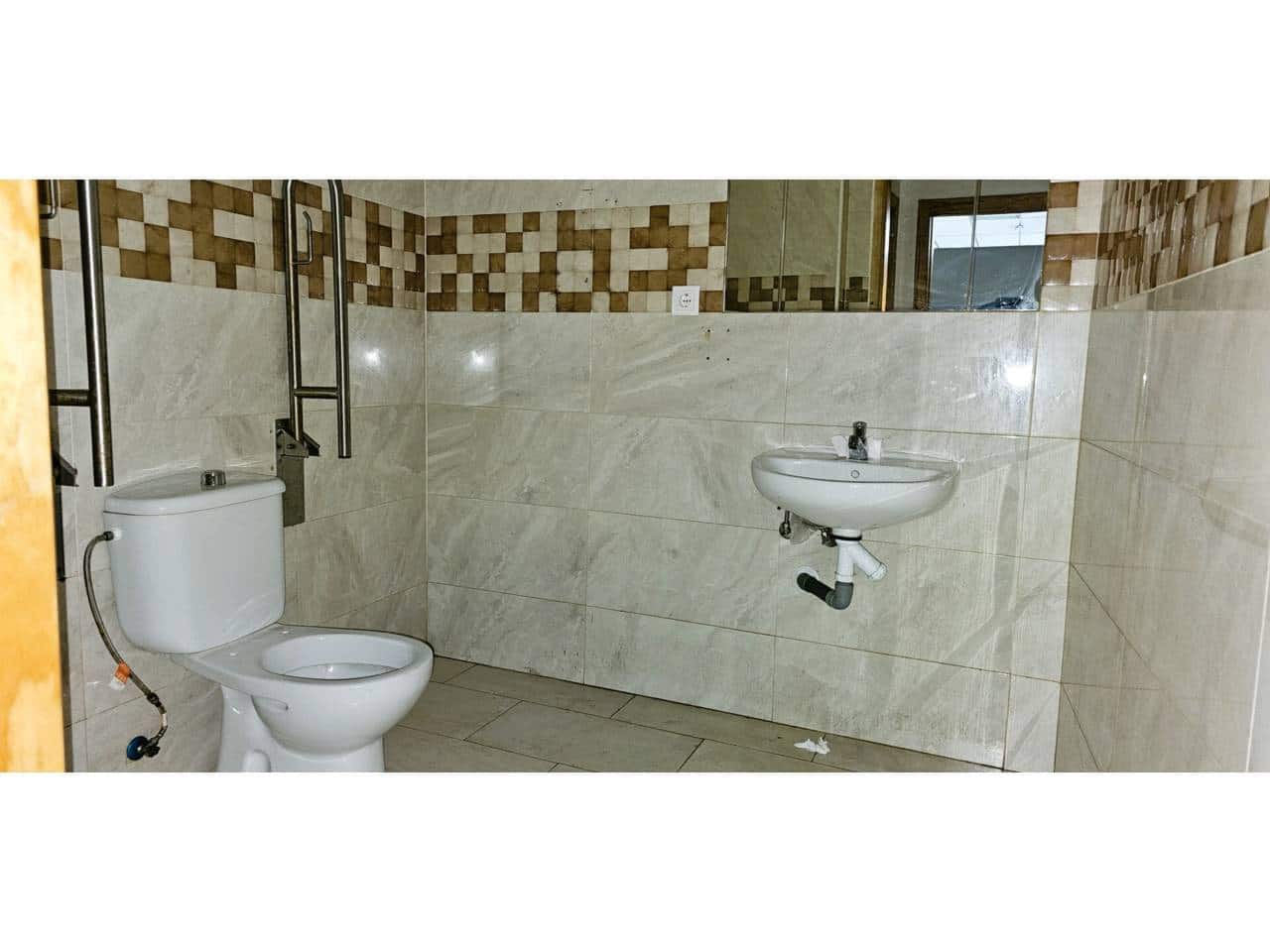 Comercial para venda em Totana com garagem - 240 000 € (Ref: 9911389)