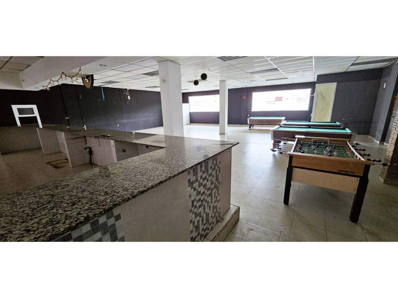 Comercial para venda em Totana com garagem - 240 000 € (Ref: 9911389)