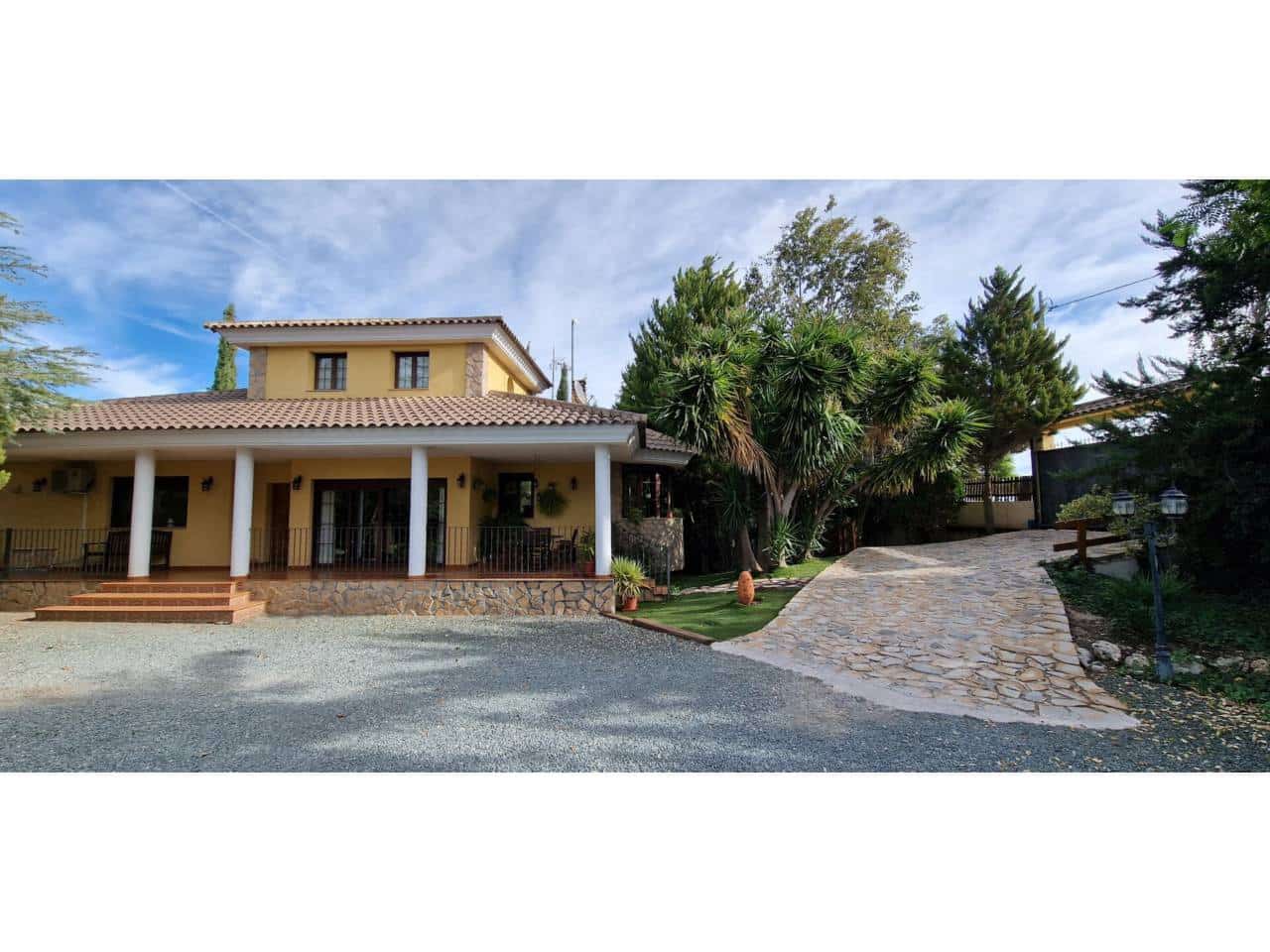3 bedroom Villa for sale in Totana with pool garage - € 400,000 (Ref: 9911400)