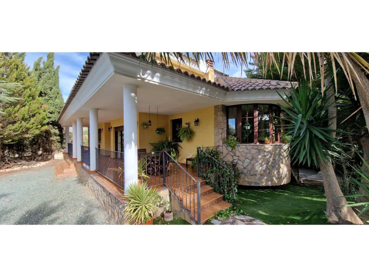 3 bedroom Villa for sale in Totana with pool garage - € 400,000 (Ref: 9911400)