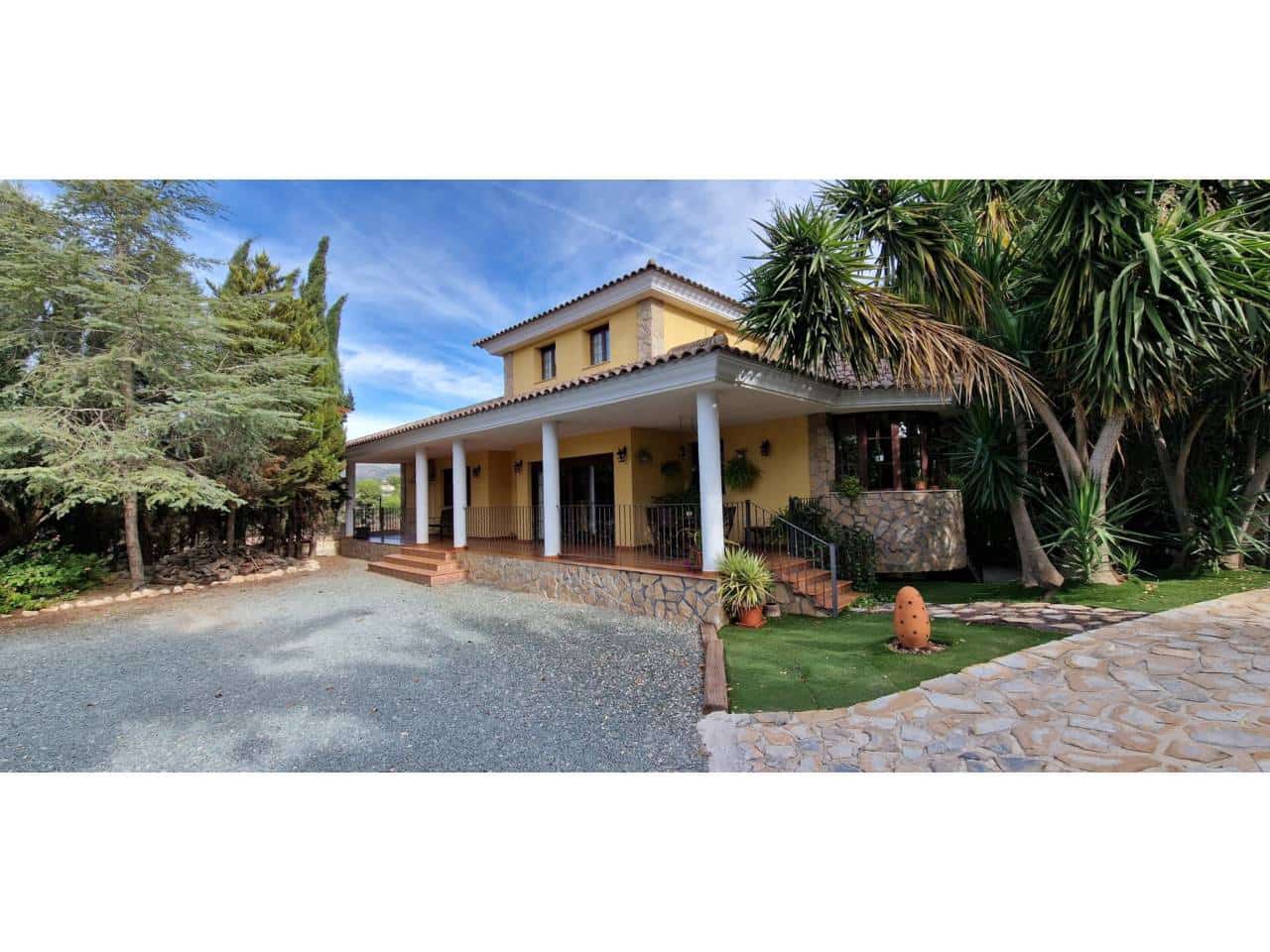 3 bedroom Villa for sale in Totana with pool garage - € 400,000 (Ref: 9911400)
