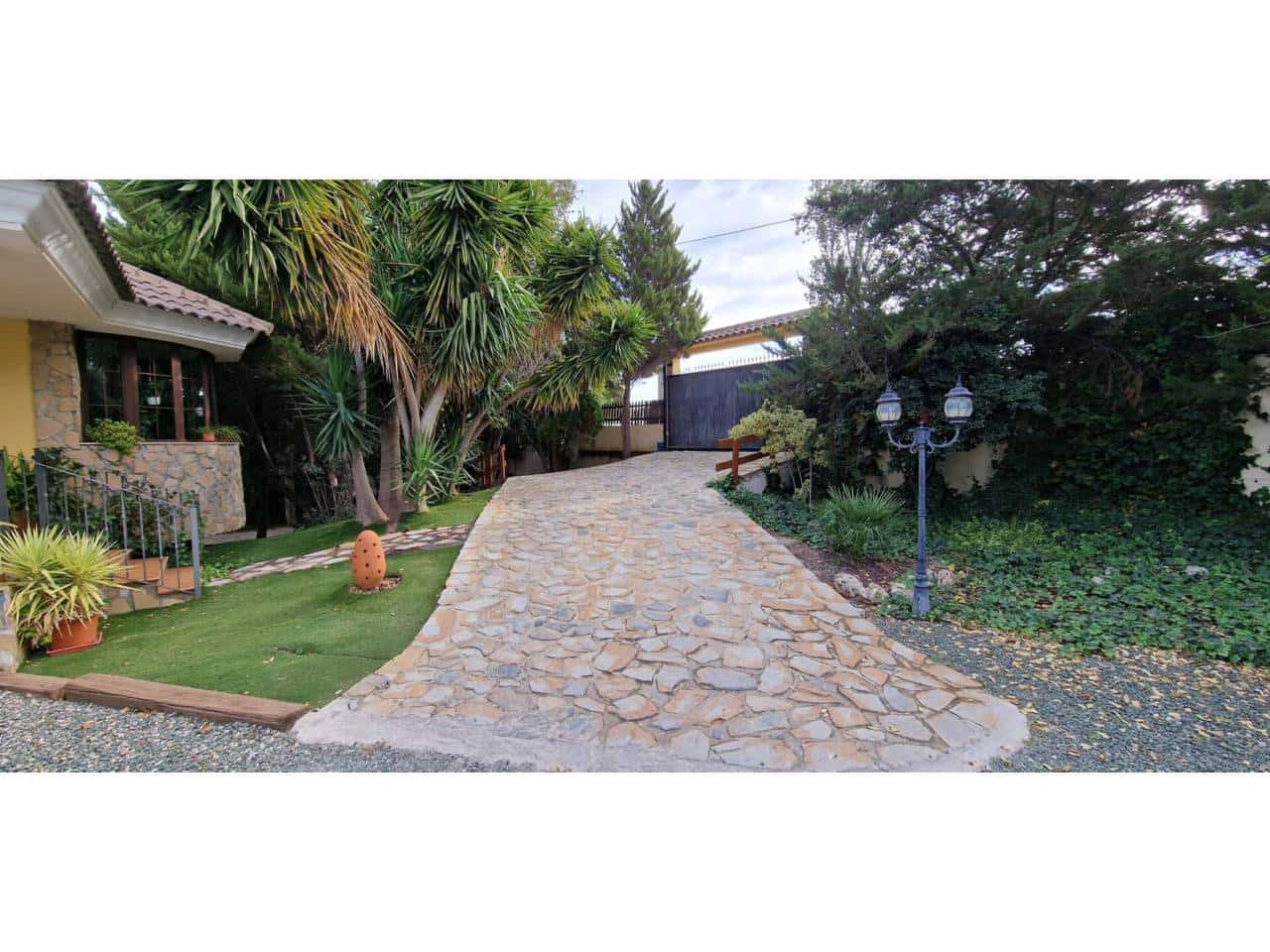 3 bedroom Villa for sale in Totana with pool garage - € 400,000 (Ref: 9911400)
