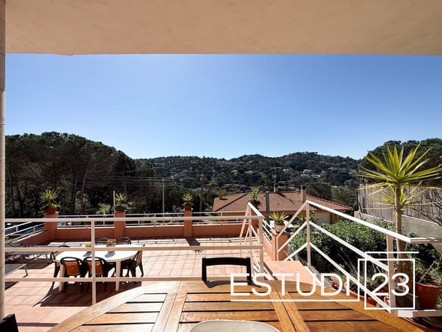 4 soverom Hus til salgs i Urbanitzacions del Nord, Lloret de Mar med garasje - € 265 000 (Ref: 9128728)