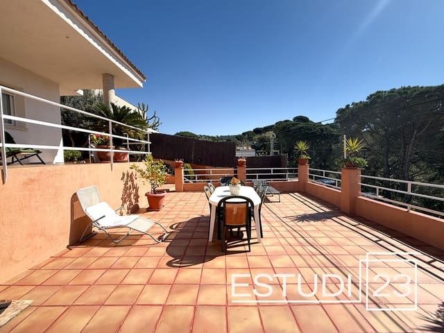 4 soverom Hus til salgs i Urbanitzacions del Nord, Lloret de Mar med garasje - € 265 000 (Ref: 9128728)