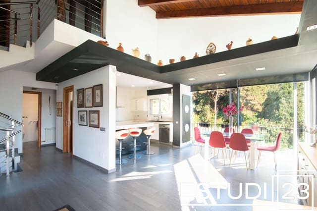 5 soverom Villa til salgs i Arenys de Munt med svømmebasseng garasje - € 580 000 (Ref: 9415326)