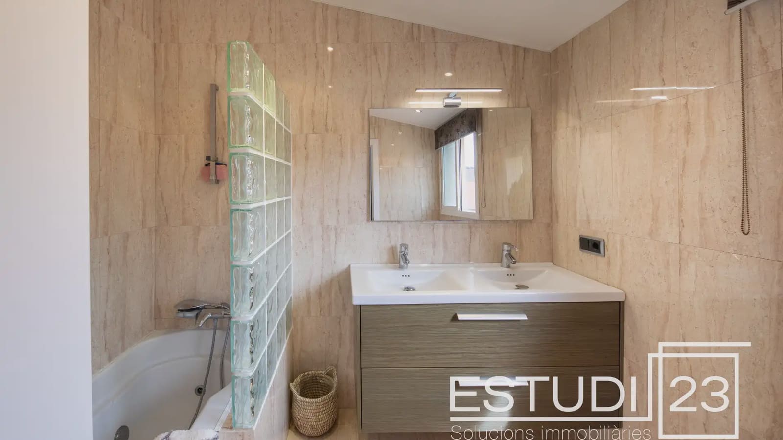 4 bedroom Townhouse for sale in Arenys de Munt with garage - € 420,000 (Ref: 9733224)