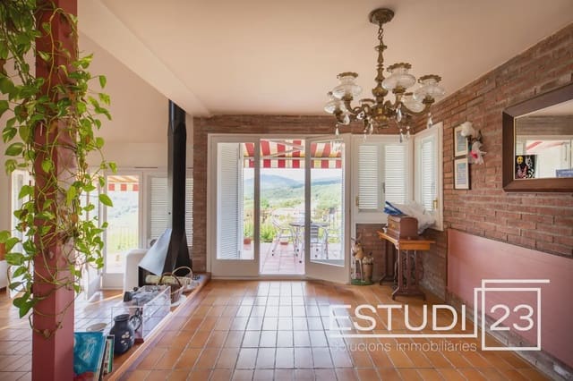 4 chambre Villa/Maison à vendre à Sant Iscle de Vallalta avec garage - 405 000 € (Ref: 9823487)