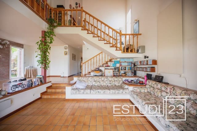 4 chambre Villa/Maison à vendre à Sant Iscle de Vallalta avec garage - 405 000 € (Ref: 9823487)