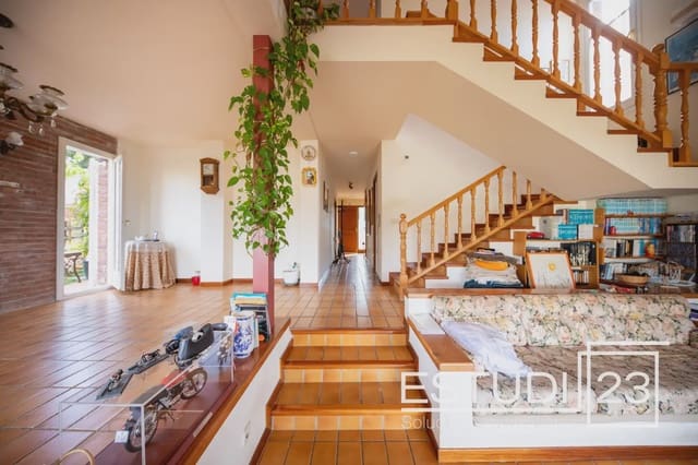4 chambre Villa/Maison à vendre à Sant Iscle de Vallalta avec garage - 405 000 € (Ref: 9823487)