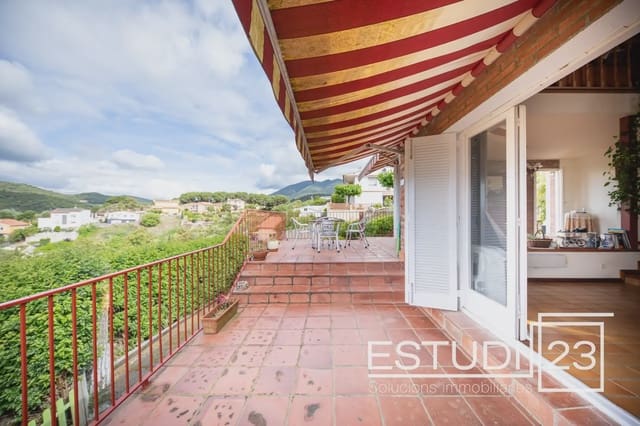 4 chambre Villa/Maison à vendre à Sant Iscle de Vallalta avec garage - 405 000 € (Ref: 9823487)