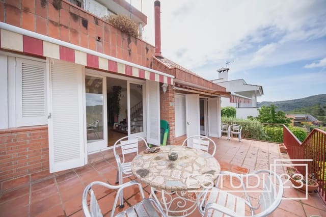 4 chambre Villa/Maison à vendre à Sant Iscle de Vallalta avec garage - 405 000 € (Ref: 9823487)