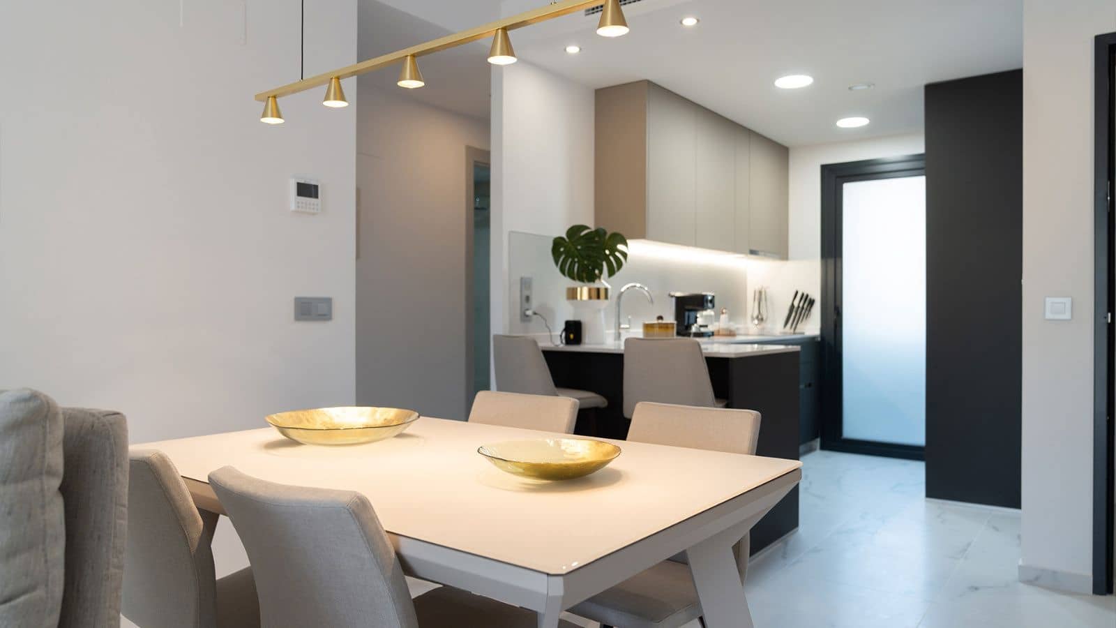 3 sypialnia Mieszkanie na sprzedaż w Benidorm z basenem garażem - 601 000 € (Ref: 10012590)