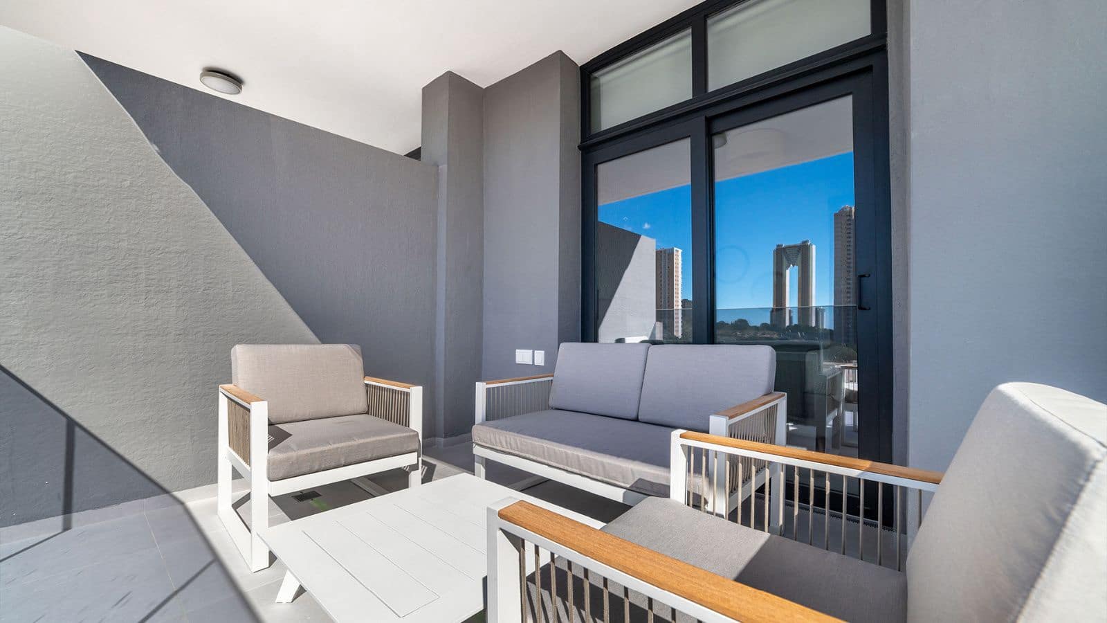 3 sypialnia Mieszkanie na sprzedaż w Benidorm z basenem garażem - 601 000 € (Ref: 10012590)