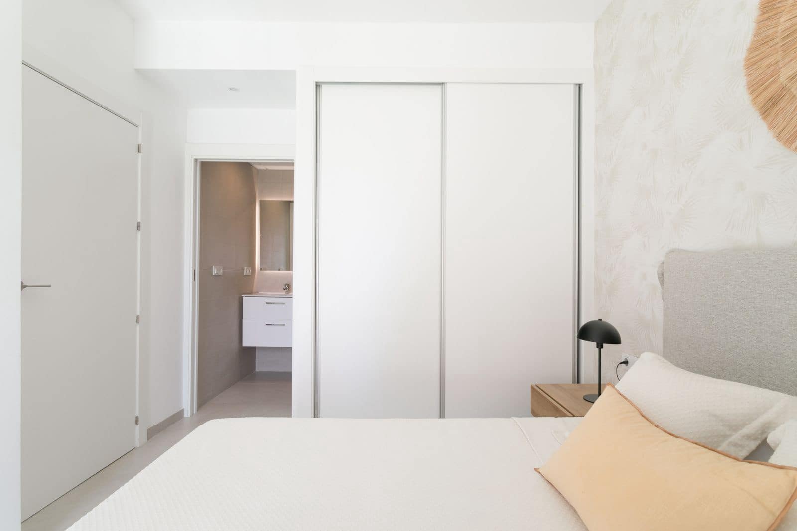 2 sypialnia Mieszkanie na sprzedaż w Torrevieja z basenem garażem - 330 000 € (Ref: 10019813)