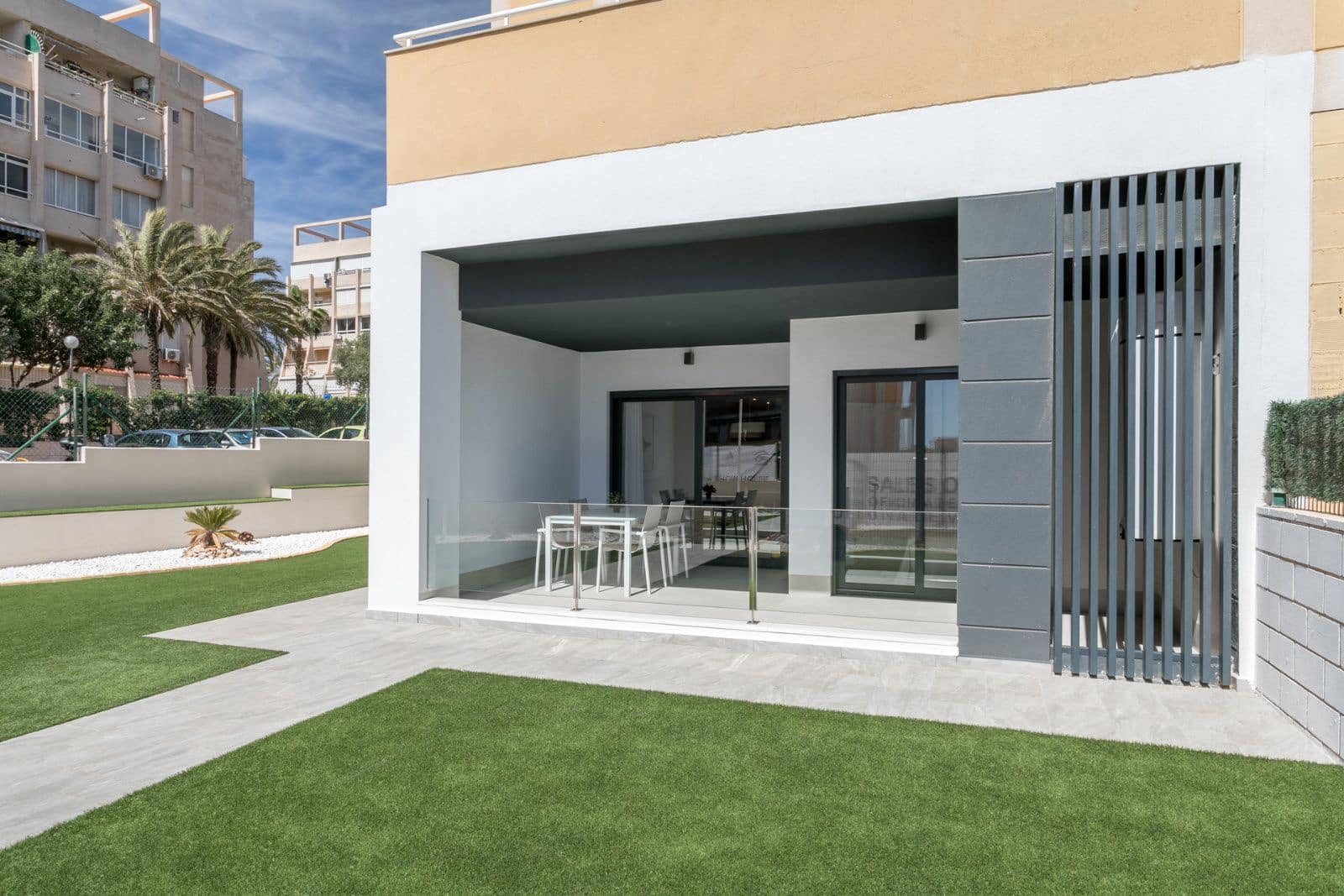 2 sypialnia Mieszkanie na sprzedaż w Torrevieja z basenem garażem - 330 000 € (Ref: 10019813)