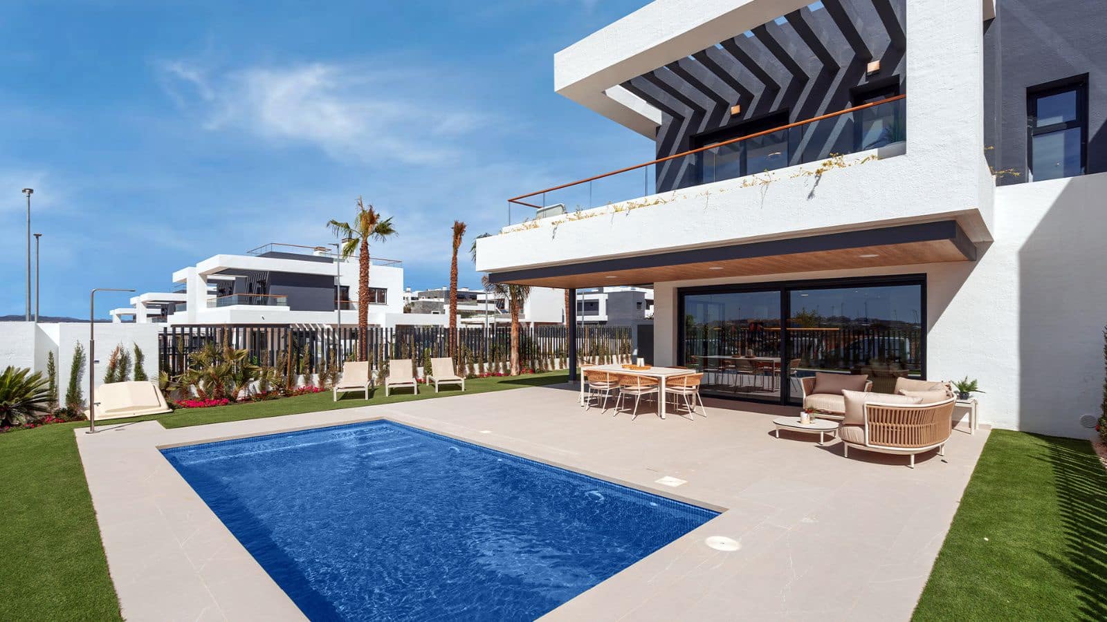1 bedroom Flat for sale in Torrevieja with pool garage - € 280,600 (Ref: 10019858)