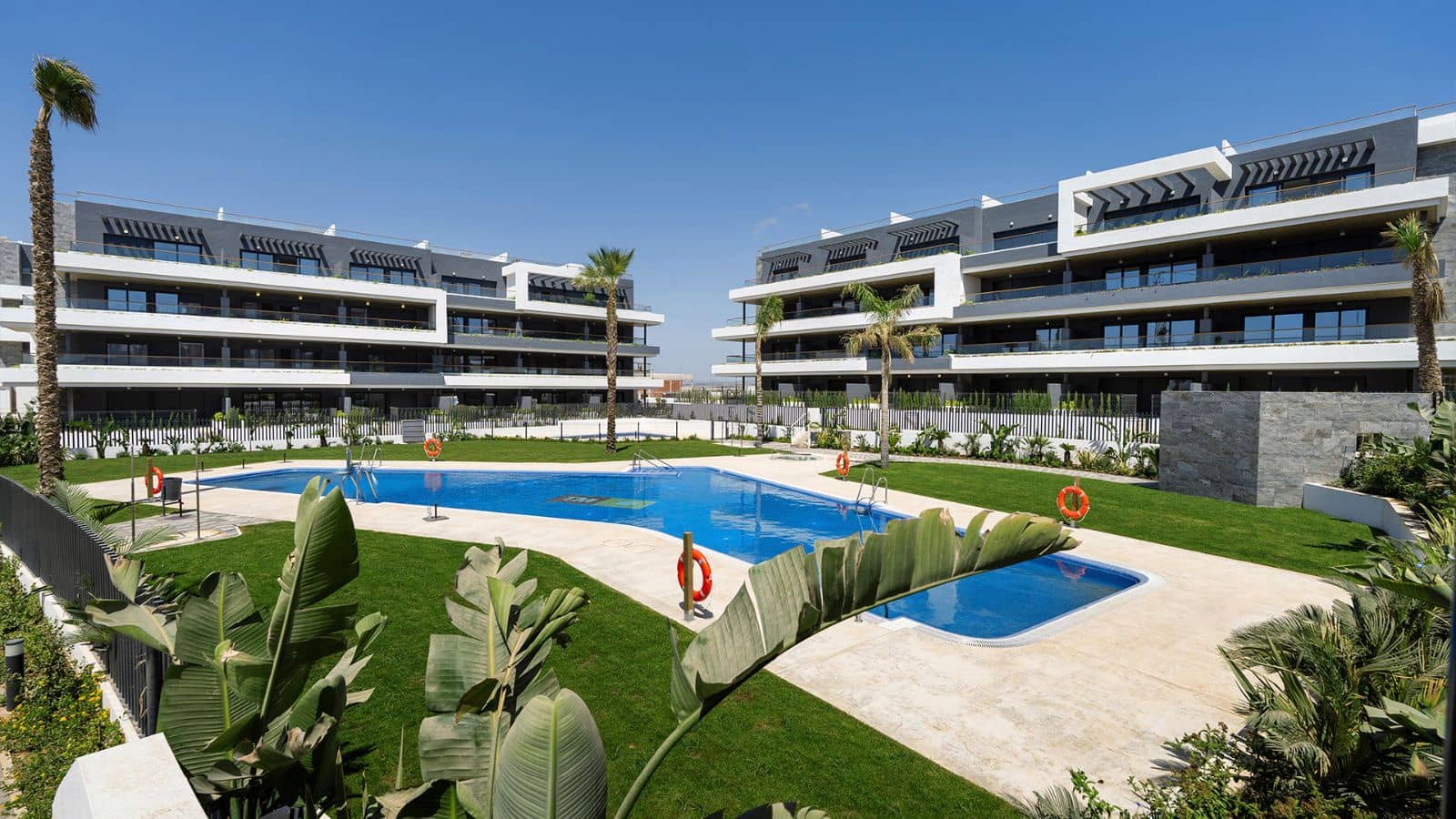 1 bedroom Flat for sale in Torrevieja with pool garage - € 280,600 (Ref: 10019858)