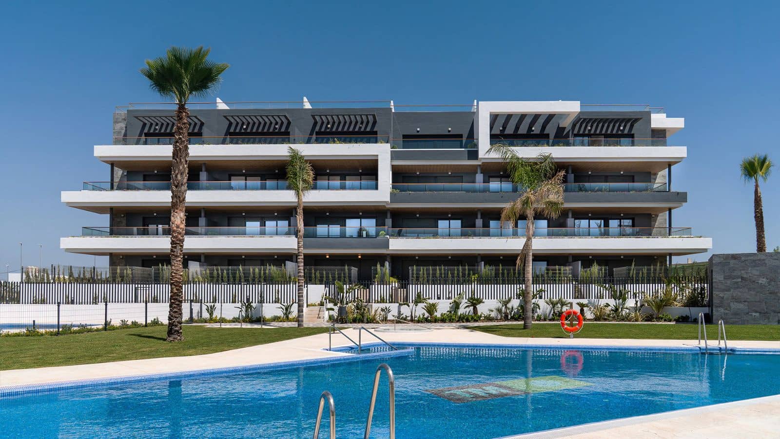 1 bedroom Flat for sale in Torrevieja with pool garage - € 280,600 (Ref: 10019858)