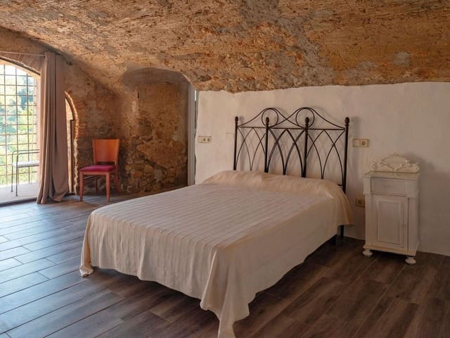 12 sypialnia Willa na sprzedaż w Sant Miquel de Fluvià z basenem garażem - 1 900 000 € (Ref: 10094888)