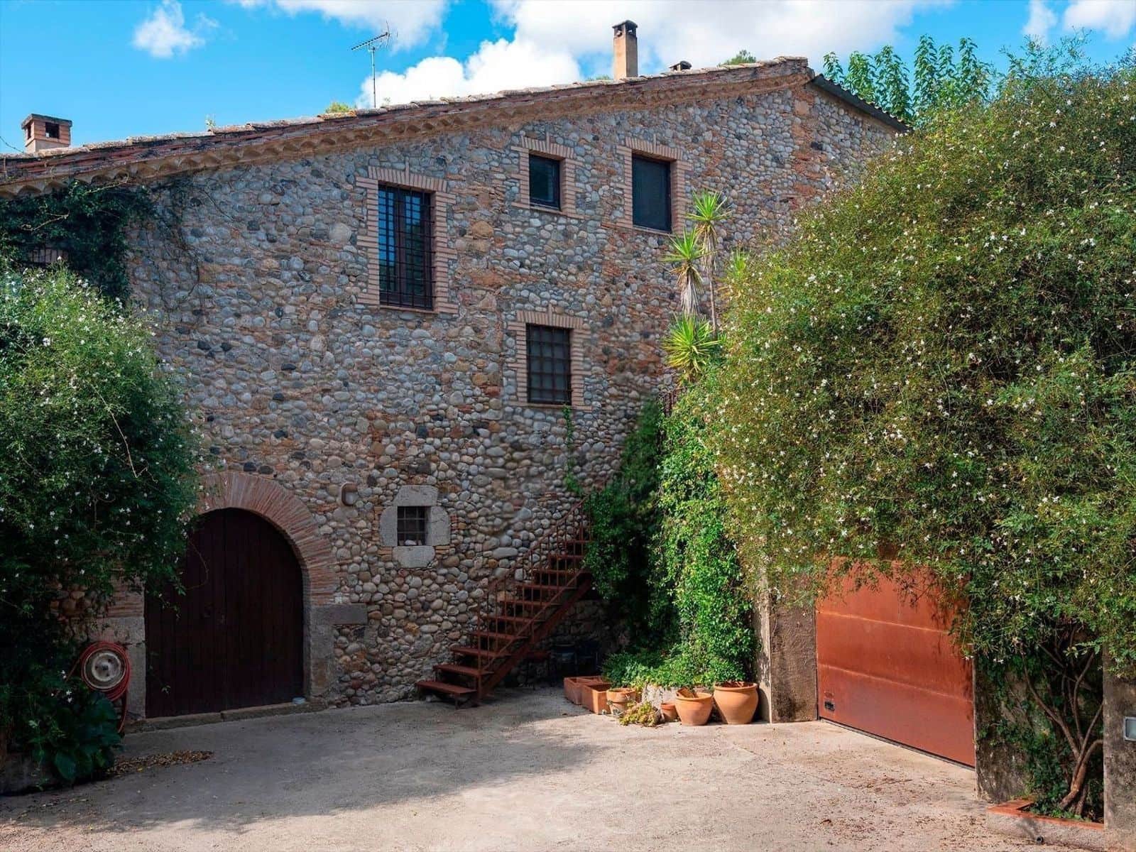 12 sypialnia Willa na sprzedaż w Sant Miquel de Fluvia z basenem garażem - 1 900 000 € (Ref: 10094888)