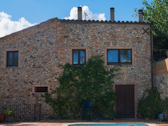 12 sypialnia Willa na sprzedaż w Sant Miquel de Fluvià z basenem garażem - 1 900 000 € (Ref: 10094888)
