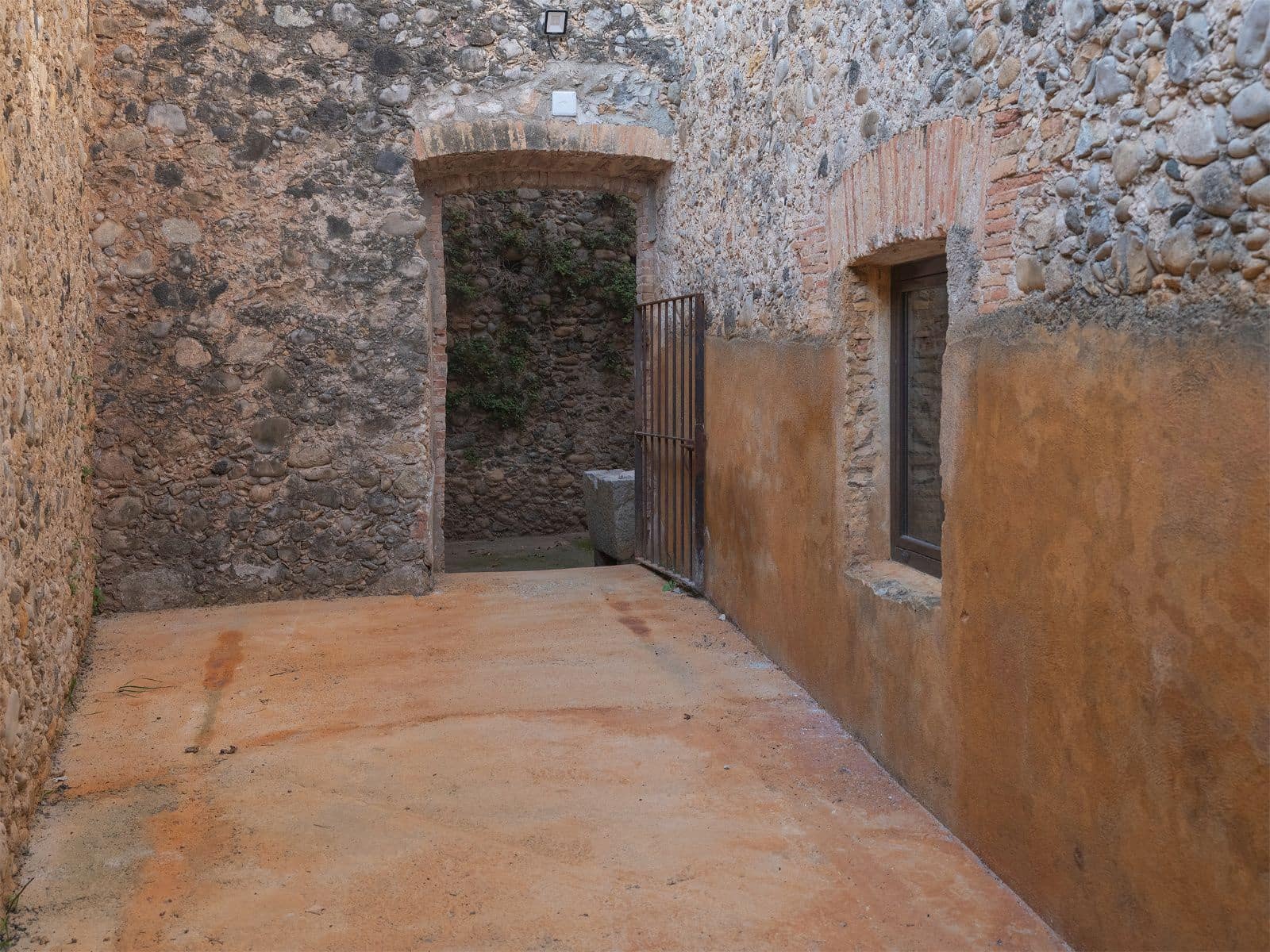 12 sypialnia Willa na sprzedaż w Sant Miquel de Fluvia z basenem garażem - 1 900 000 € (Ref: 10094888)