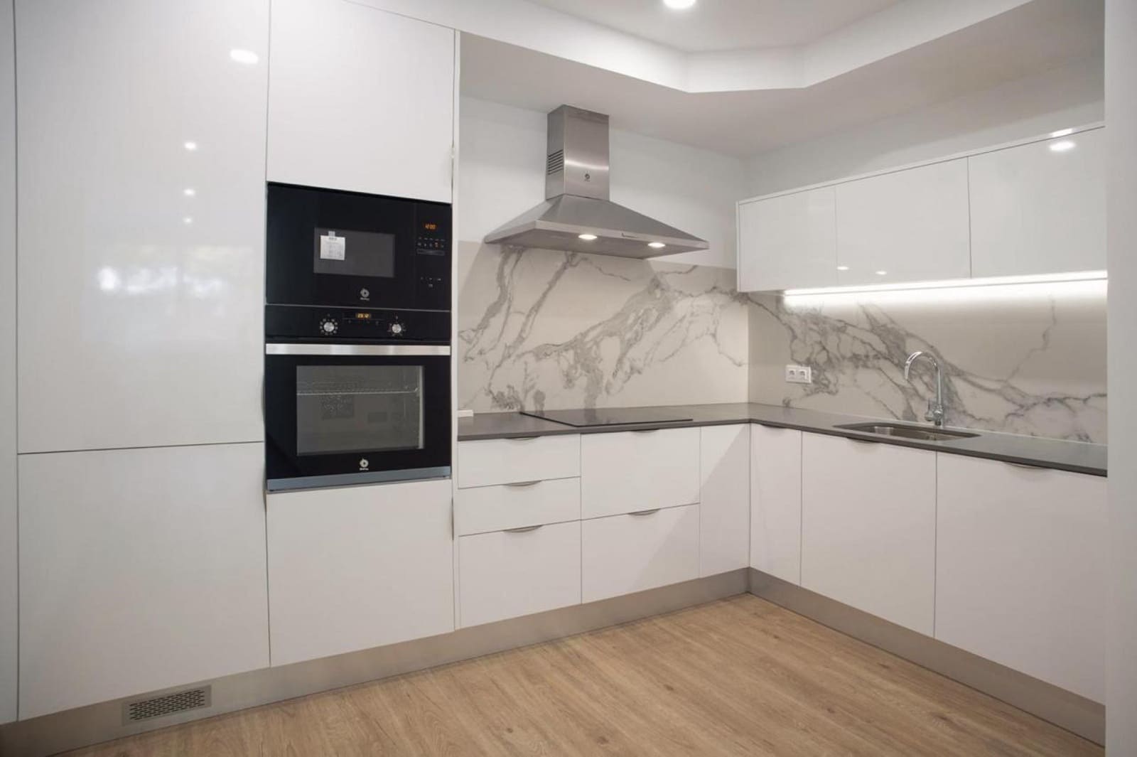 2 soveværelse Lejlighed til salg i Barcelona by - € 370.000 (Ref: 9074224)