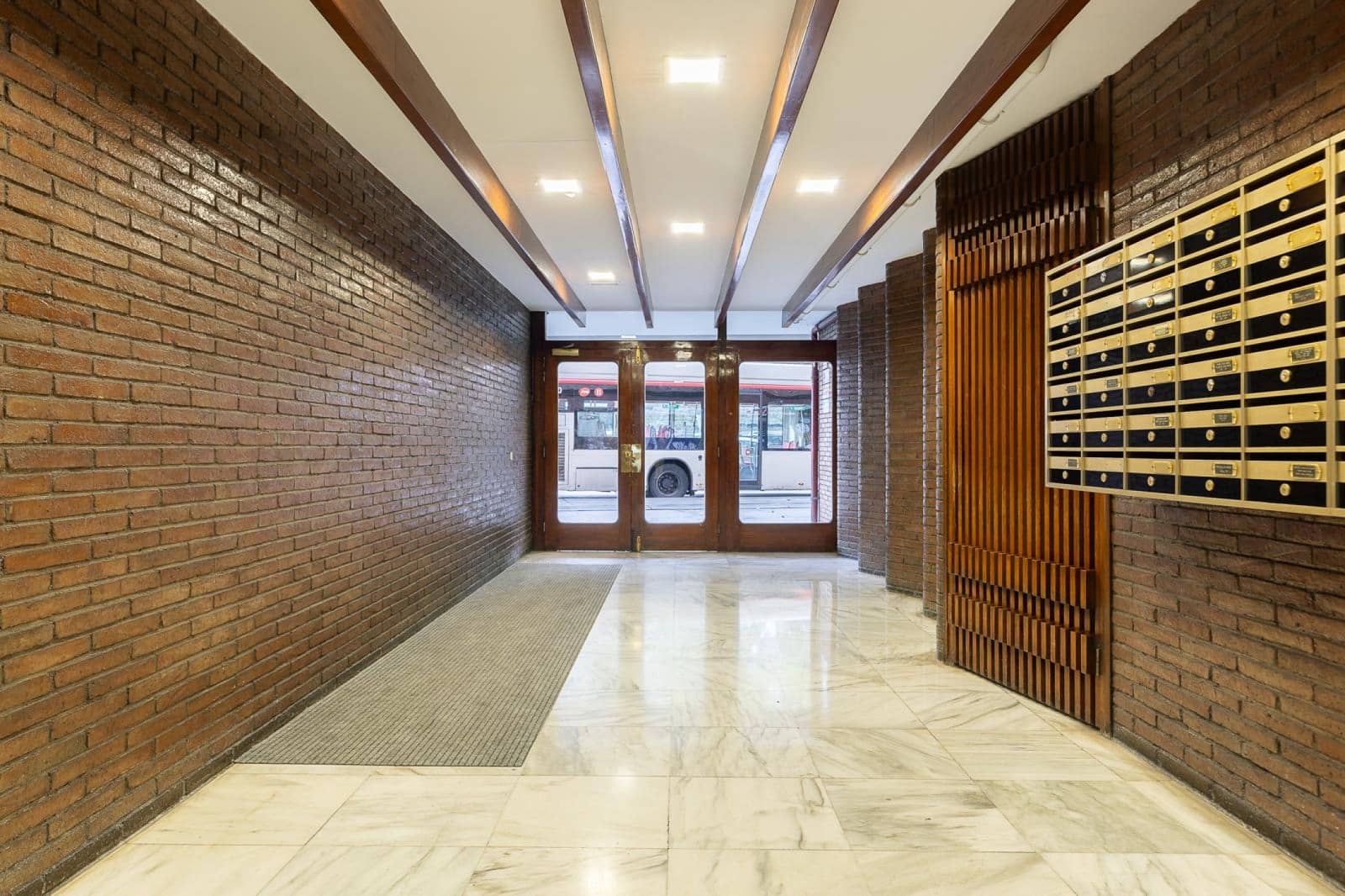 2 soveværelse Lejlighed til salg i Barcelona by - € 370.000 (Ref: 9074224)