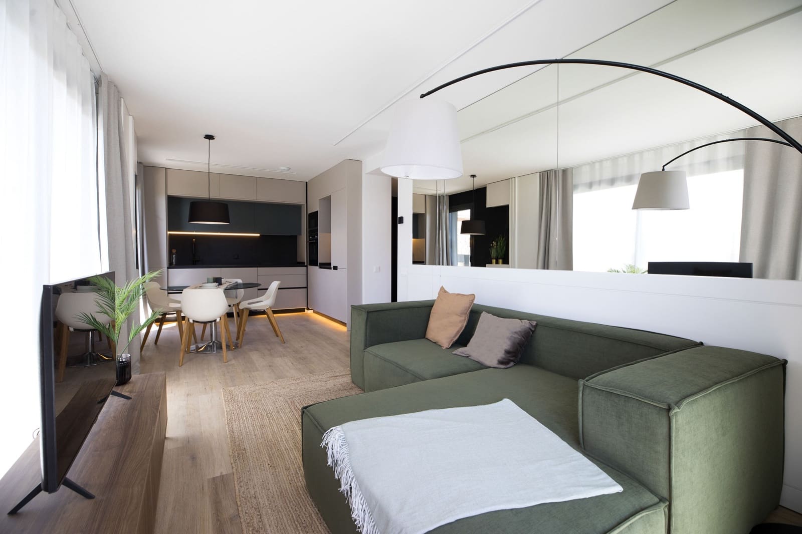 1 sypialnia Apartament na sprzedaż w Miasto Barcelona z basenem garażem - 321 000 € (Ref: 9076502)